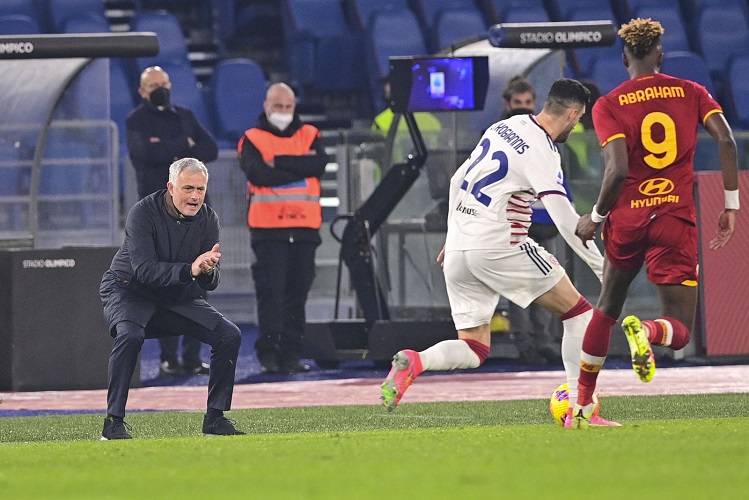 AS Roma menang 1-0 atas Cagliari dalam lanjutan Liga Italia 2021-2022. Gol kemenangan Roma dicetak oleh Sergio Oliveira menit 35. (foto: Twitter/ASRoma).