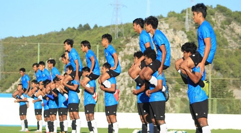 Timnas Indonesia U-19 berlatih gendong-gendongan saat TC di Kroasia. (Foto: PSSI)