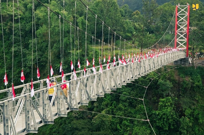 Jadi Obyek Wisata, Ini Penampakan Jembatan Gantung Girpasang Yang Baru ...