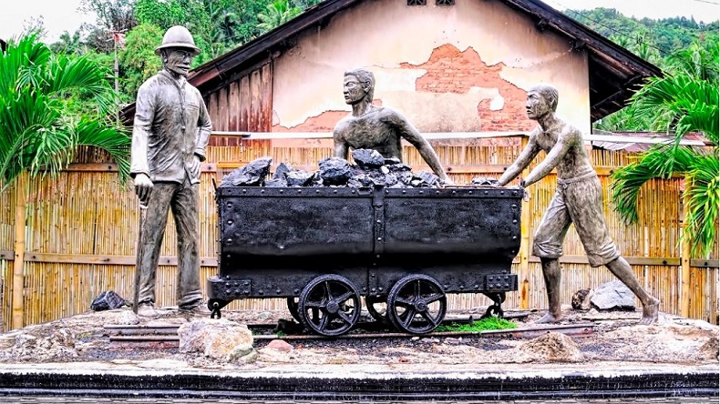 Penemuan di Indonesia yang mendunia, salah satunya Tambang Batu Bara Ombilin. (Foto: Pesona Indonesia)