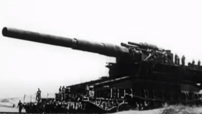 Meriam raksasa yang digunakan pada perang dunia II, salah satunya Schwerer Gustav dan Dora. (Foto: geographyscout.com)