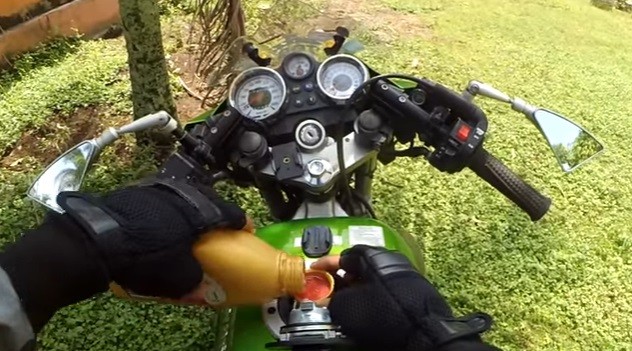 Berapa Campuran Oli Samping Ninja RR? Perhatikan Takaran Ini agar Mesin