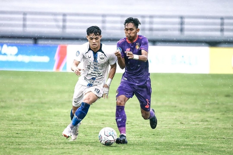 Pemain PSIS Semarang, Alfeandra Dewangga saat beraksi melawan Persik Kediri pada laga Liga 1 2021/2022. (Foto: Instagram/@alfeandradewangga)