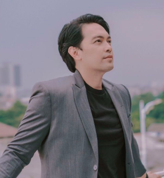 Deretan artis bertato gambar pasangan. (foto: Instagram)