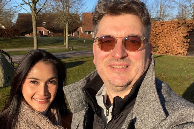 Artis Indonesia yang menikah dengan bule mualaf, Maudy Koesnaedi. (Foto: IG)