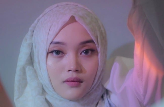 Gaya anak artis Indonesia saat pacaran bikin baper, Putri Delina. (Foto: IG)