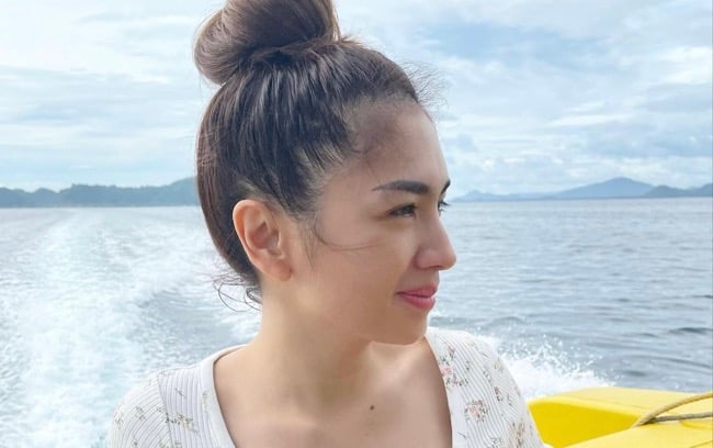 Artis janda cantik bagaikan ABG, Angel Karamoy. (Foto: IG)