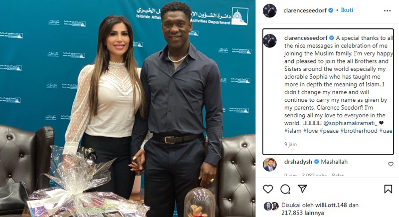 Legenda AC Milan Clarence Seedorf masuk Islam. Keputusan tersebut mengundang komentar beberapa rekan mantan pesepak bola lainnya.(Foto: Instagram)