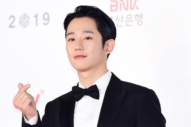 Artis ganteng drama Korea Jung Hae In. (Foto: Soompi)