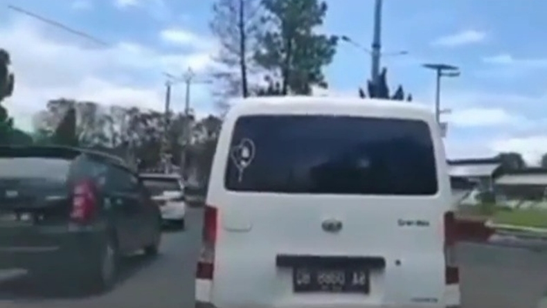Viral, Ambulans Membawa Pasien di Manado Dihalang-halangi Tak Diberi Jalan