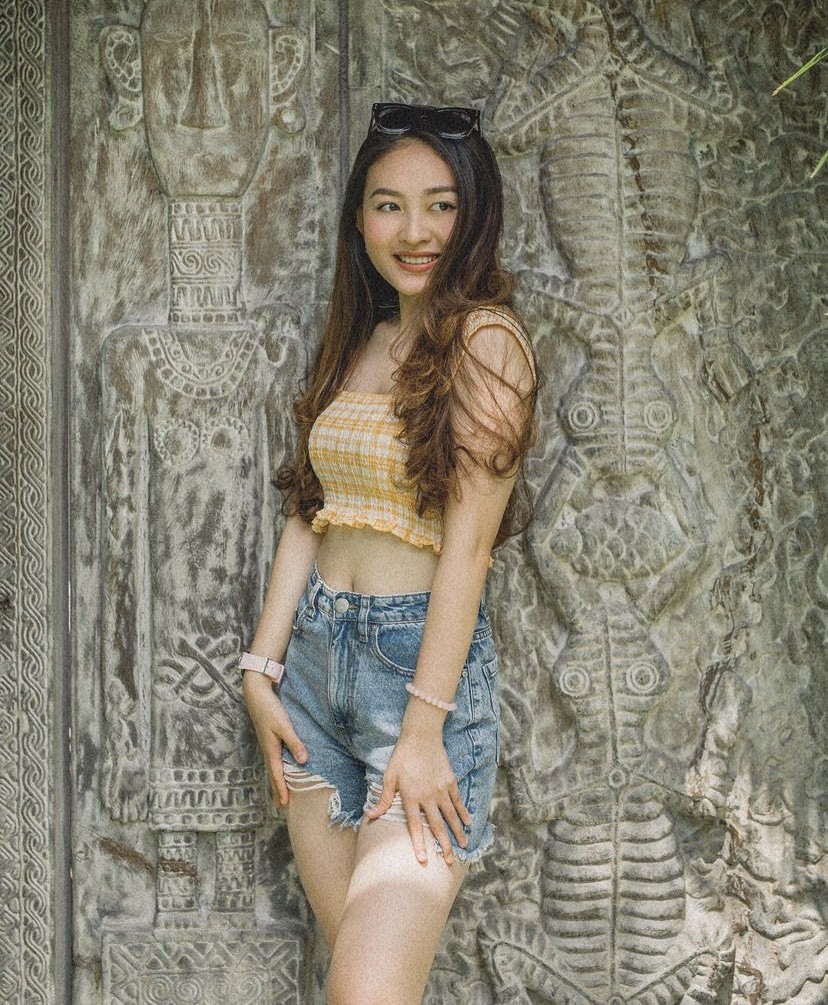 Potret Seksi Artis Cantik Menggunakan Hotpants. (Foto: Instagram)