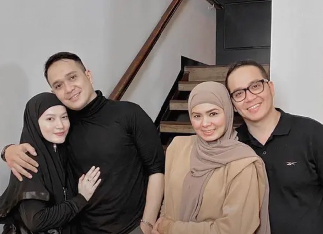 Deretan artis yang punya saudara kembar berikut kompak berkarier di dunia entertainment. (Foto: IG)