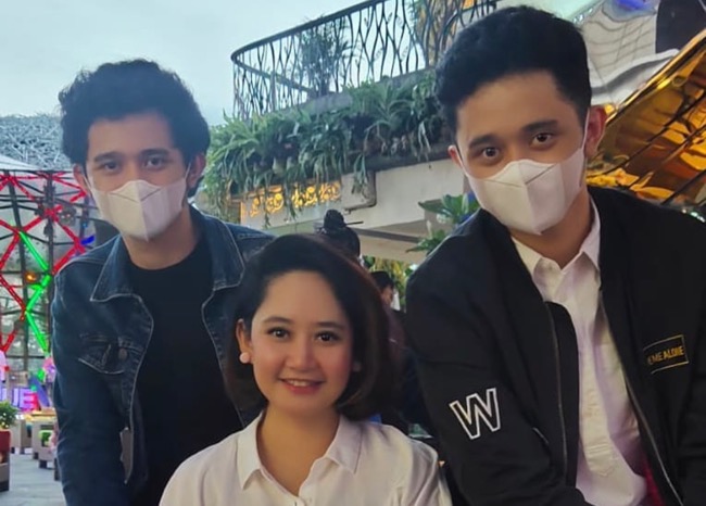 Deretan artis yang punya saudara kembar berikut kompak berkarier di dunia entertainment. (Foto: IG)