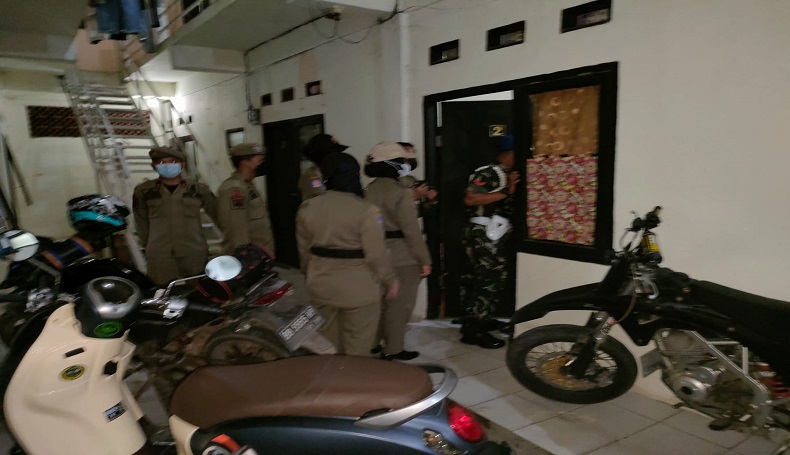 Bermesraan di Hotel, 44 Pasangan Mesum di Karawang Tak Berkutik Dirazia Petugas