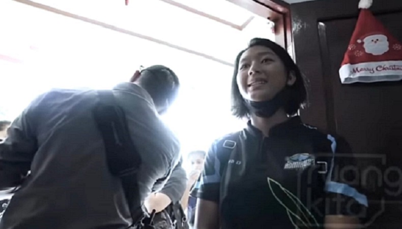 Ajudan istri Pangkoopsau III bernama Eva. (Foto Youtube Jenderal TNI Andika Perkasa).