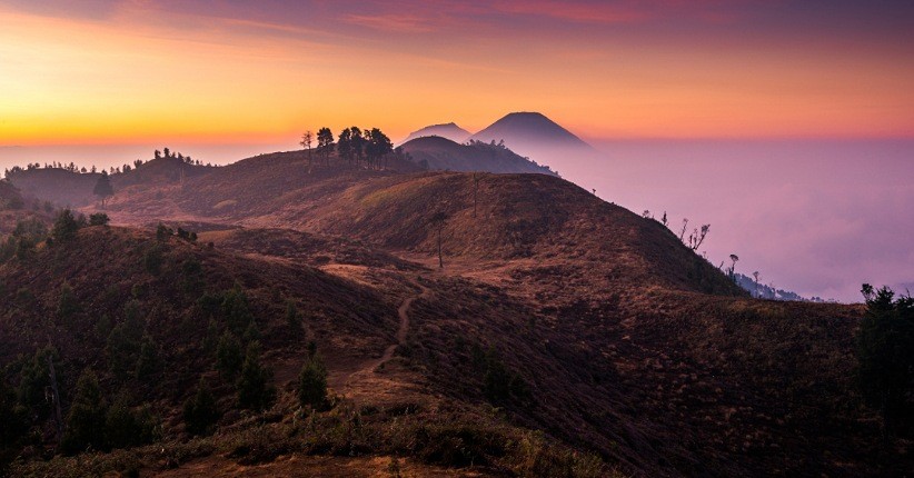 5 Gunung Tertinggi Tertinggi Di Indonesia, Semuanya Berada Di Luar ...