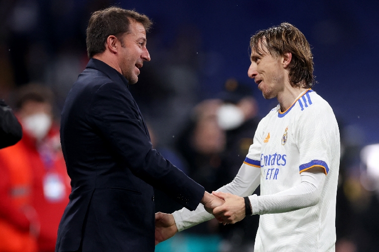 Del Piero ketemu Modric Del Piero menyaksikan langsung kehebatan Modric saat Real Madrid menghadapi Chelsea di leg kedua perempat final Liga Champions 2021/2022, Rabu (13/4/2022). (foto: REUTERS).