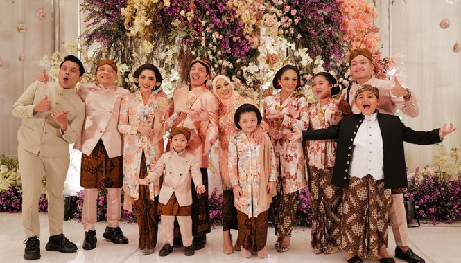 Artis Paling Banyak Punya Saudara. (Foto: instagram)