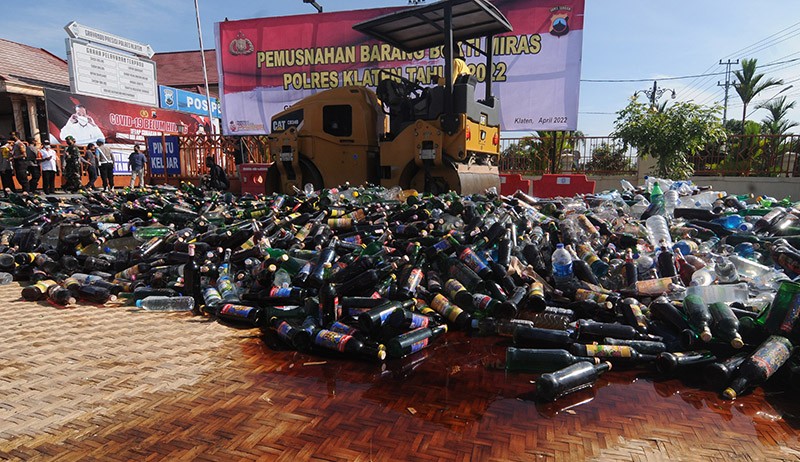 10.000 Botol Minuman Keras Dimusnahkan Polres Klaten
