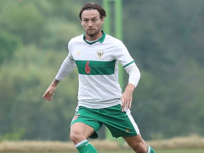Pemain Timnas Indonesia U-23, Marc Klok saat beraksi dalam laga uji coba di Korea Selatan. (Foto: Instagram/@pssi)