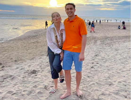 Artis Ganteng Menikah dengan Wanita Lebih Tua. (foto: Instagram)