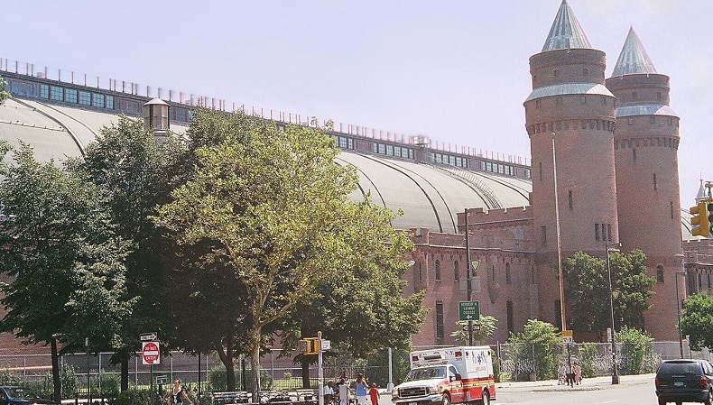 Gudang senjata terbesar di dunia salah satunya Kingsbridge Armory. (Foto: Wikipedia)