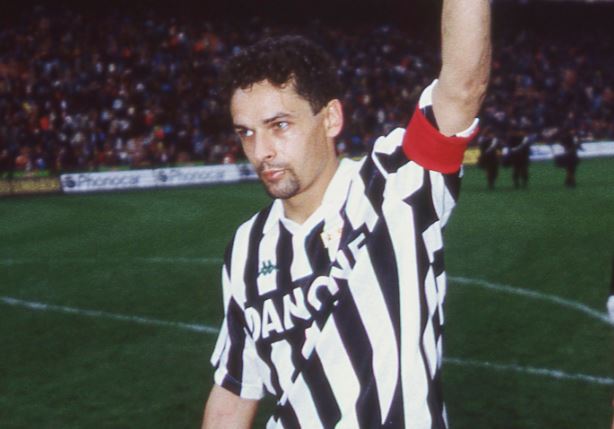 Roberto Baggio saat memperkuat Juventus pada pertengahan 1990-an. (Foto: Twitter/@livescore)