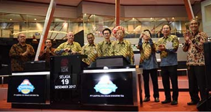Jajaran Komisaris dan Direksi PT Campina Ice Cream Industry Tbk (CAMP) saat Pencatatan Saham Perdana di Bursa Efek Indonesia Tahun 2017. (Foto: Company Profile Campina)