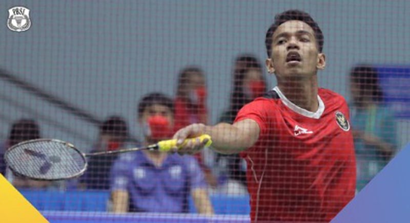 Chico Aura Dwi Wardoyo kalah 14-21 dan 14-21 dari wakil Thailand Kunlavut Vitidsarn pada semifinal nomor beregu SEA Games 2021 di Bac Giang Gymnasium. (Foto: Twitter/@INABadminton)