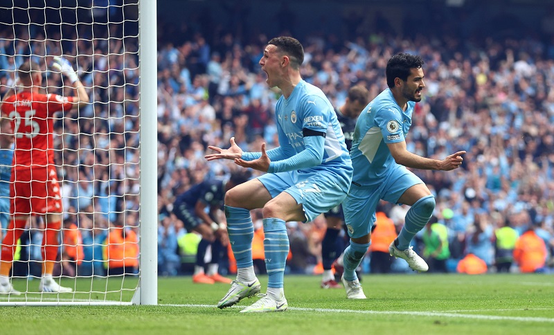 Manchester City menjadi juara Liga Inggris 2021/2022. Man City secara dramatis menang comeback atas Aston Villa 3-2. (foto: REUTERS).