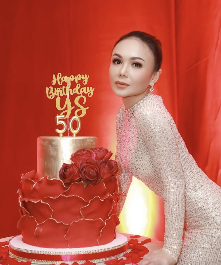 Intip potret awet muda Yuni Shara ulang tahun ke 50. (Foto: Instagram)