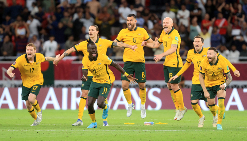 Timnas Australia lolos ke Piala Dunia 2022. Tim berjuluk Socceross itu menang adu penalti 5-4 atas Peru pada laga Playoff Kualifikasi Antarbenua (Foto: REUTERS/Mohammed Dabbous)