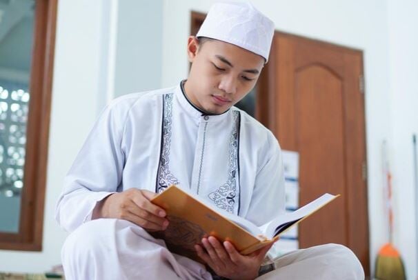 5 Keutamaan Membaca Surat Al Mulk Sebelum Tidur, Penangkal Siksa Kubur dan Jadi Pembela