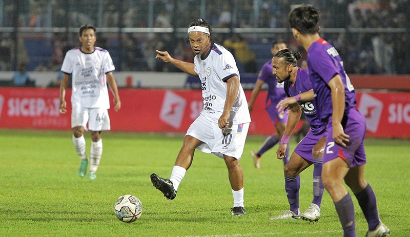 27_ant_ronaldinho__1_ 27_ant_ronaldinho__1_