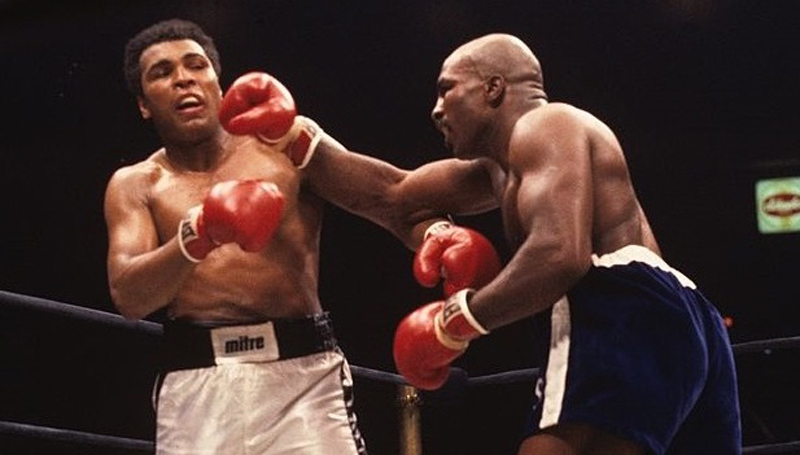 Daftar 5 petinju dengan pukulan mematikan menarik untuk diulas. Salah satunya sampai bikin Muhammad Ali gemetar. (Foto: The Fight City)