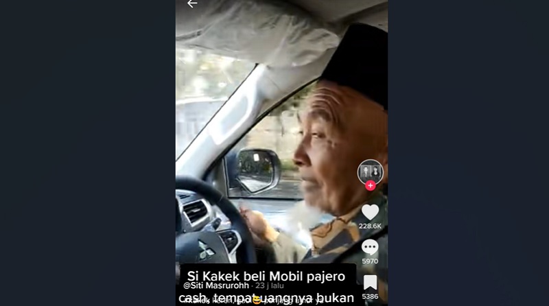 tangkapan layar saat sang kakek mengemudikan pajero yang baru dibelinya. (istimewa).