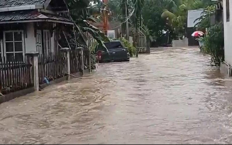 Banjir di kawasan Perumahan Guntung Alaban, Kelurahan Sekumpul, Kecamatan Martapura, Kabupaten Banjar (Foto: iNews/Sairi)