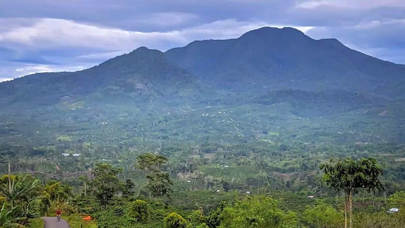 Gunung Pesagi di Lampung Barat (Instagram/ilovelampung)