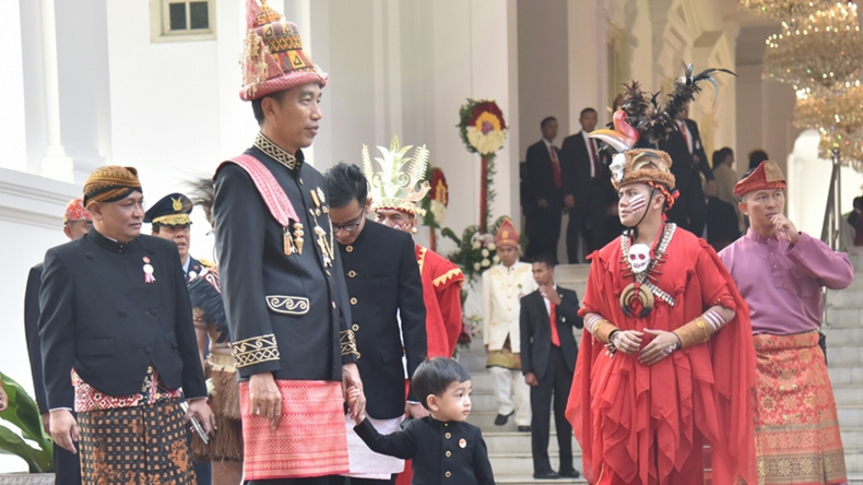 Presiden Joko Widodo (Jokowi) dan Ibu negara Iriana Jokowi mengenakan pakaian adat khas Aceh saat HUT RI ke-73 tahun 2018 silam (Setkab)