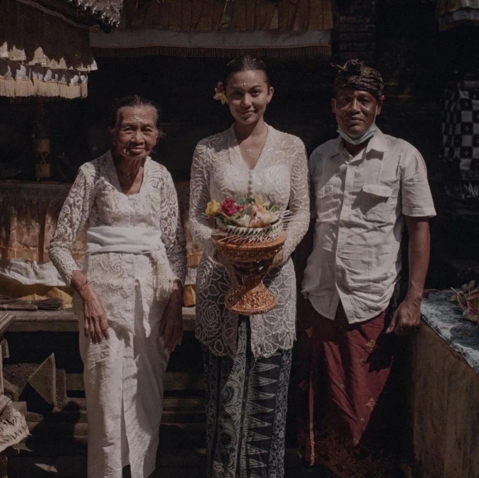 Artis yang Suka Memakai Kebaya Bali. (Foto: Instagram)