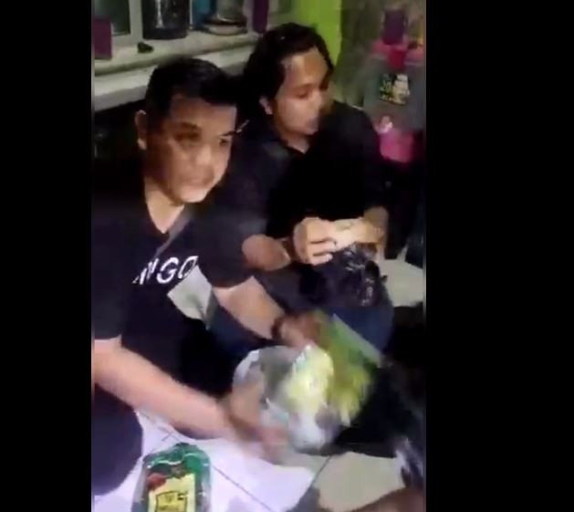 Satreskrim Polres Lubuklinggau menemukan 1,8 kg sabu siap edar dari rumah ibu muda. (Foto: iNews TV/Amri Wijaya)