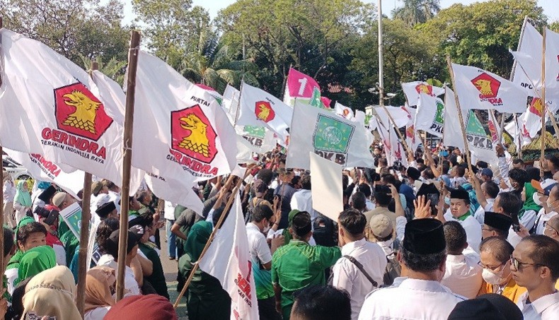 Masa Partai Gerindra dan PKB di luar gedung KPU. (Foto MPI).