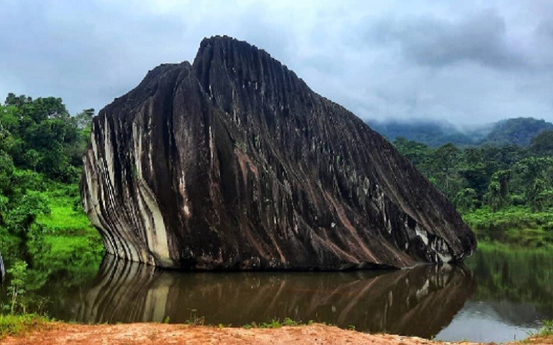Batu Belimbing Singkawang Taman Batu Belimbing.
