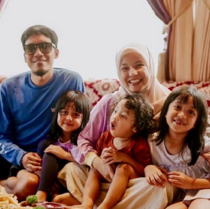 Pasangan Artis Awet Meski Beda Usia. (Foto: instagram)