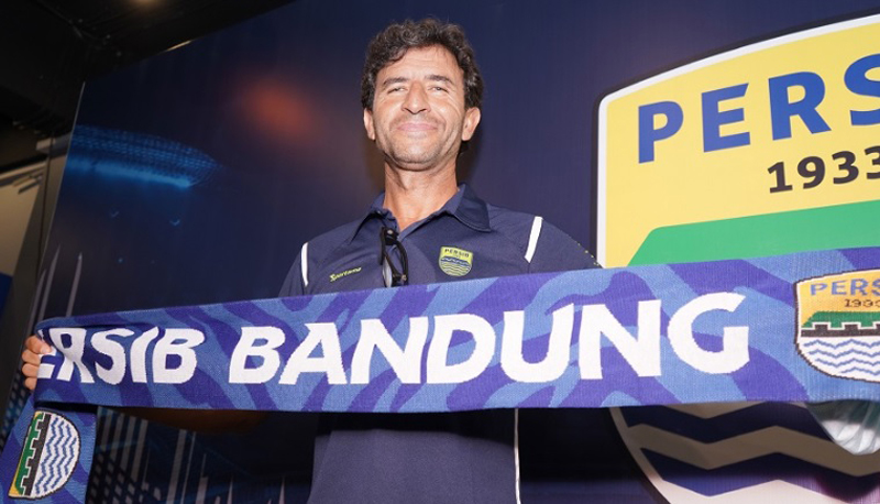 Luis Milla ungkap alasan bersedia latih Persib Bandung. (Foto: Persib)