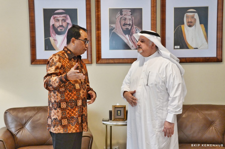 Menteri Perhubungan Budi Karya Sumadi bertemu dengan Duta Besar Arab Saudi untuk Indonesia Syekh Essam bin Abed Al-Thaqafi. (Foto: BKIP Kemenhub)