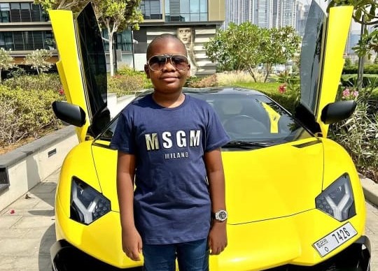 Mompha Junior, bocah 10 tahun jadi miliarder termuda di dunia, punya jet pribadi hingga koleksi mobil mewah. Foto: IG Mompha Junior