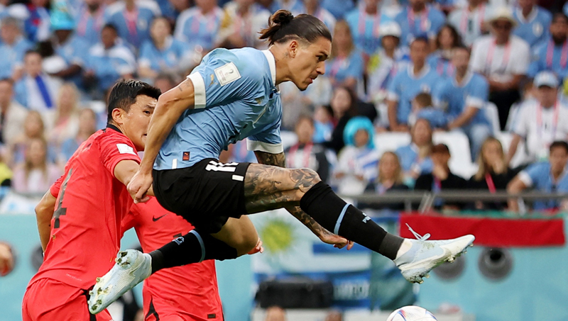 Timnas Uruguay masih imbang 0-0 melawan Korea Selatan pada babak pertama penyisihan Grup H Piala Dunia 2022 di Education City Stadium (Foto: REUTERS/Kim Hong-Ji)