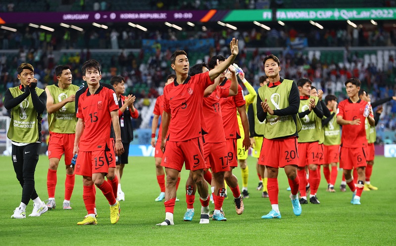 Korea Selatan gagal mengikuti jejak dua wakil Asia Arab Saudi dan Jepang karena hanya main imbang di laga perdana grup H Piala Dunia 2022. (foto: REUTERS).