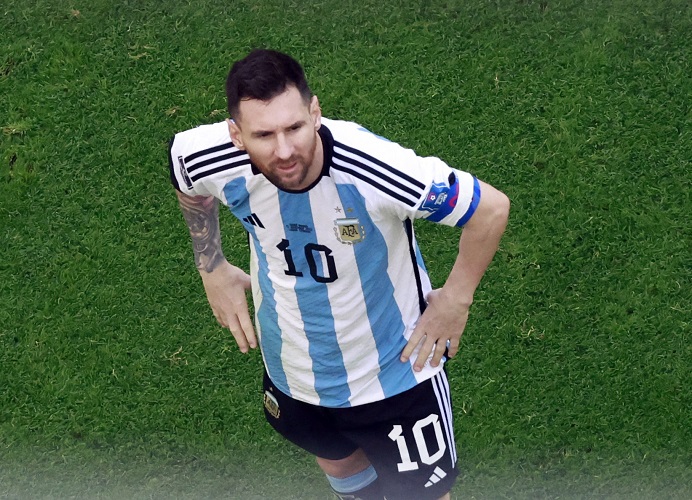 Striker sekaligus kapten Timnas Argentina, Lionel Messi akan memimpin rekan setimnya melawan Meksiko pada laga Grup C Piala Dunia 2022 di Stadion Lusail, Minggu (27/11/2022). (Foto: REUTERS)